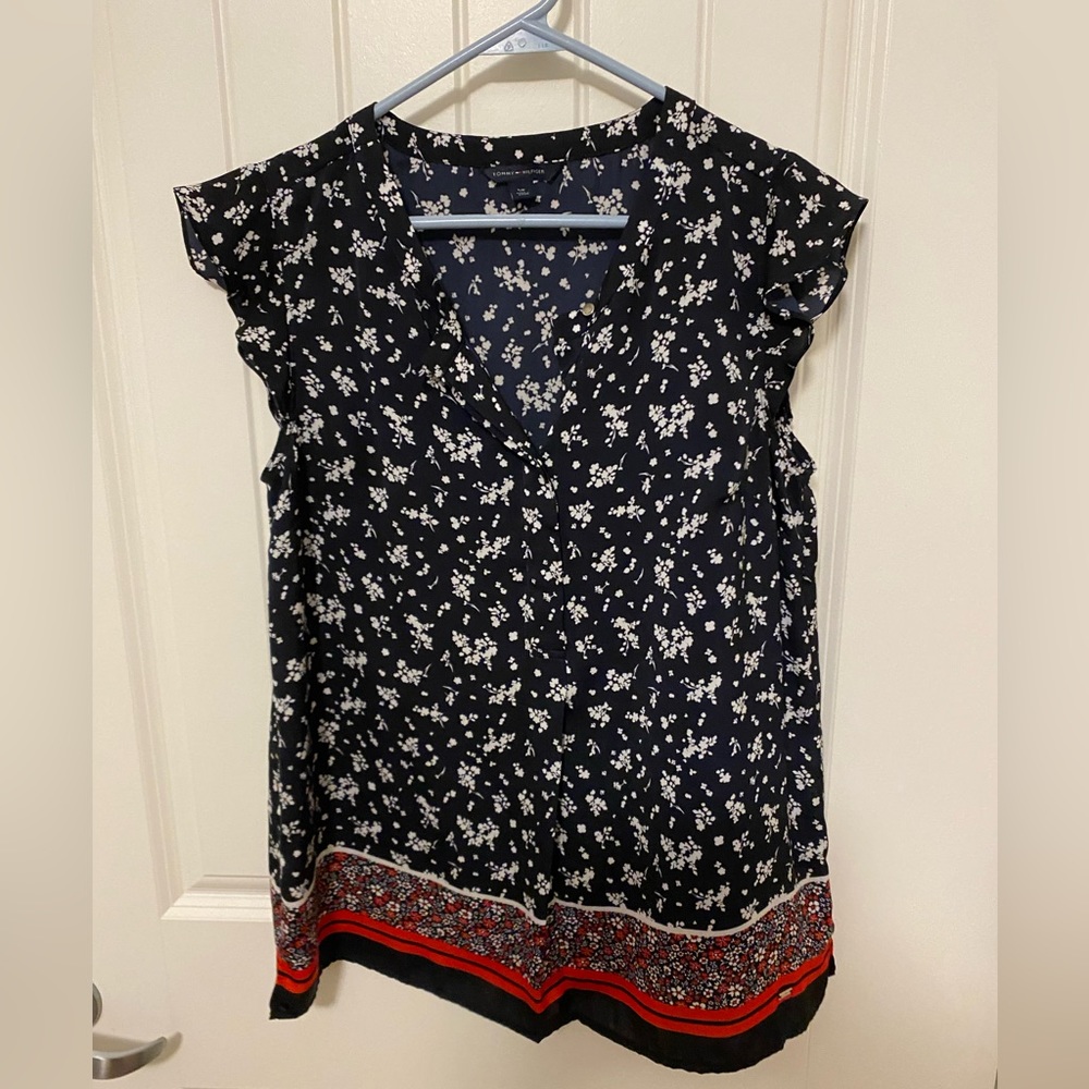Tommy Hilfiger Summer Top Size S. Thin Comfy Material. Button Down